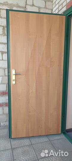 Продам металлическую дверь