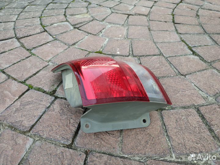 Фонарь задний Jeep Grand Cherokee WK2 дорестайл