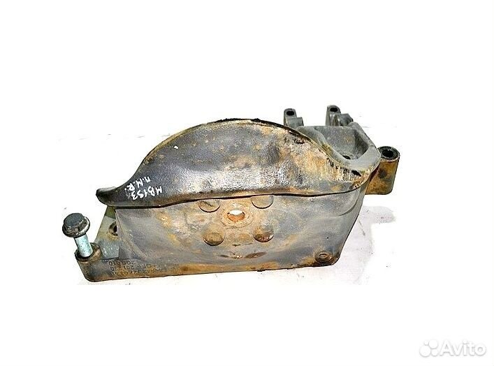 Кронштейн пневморессоры переднего моста, правый me