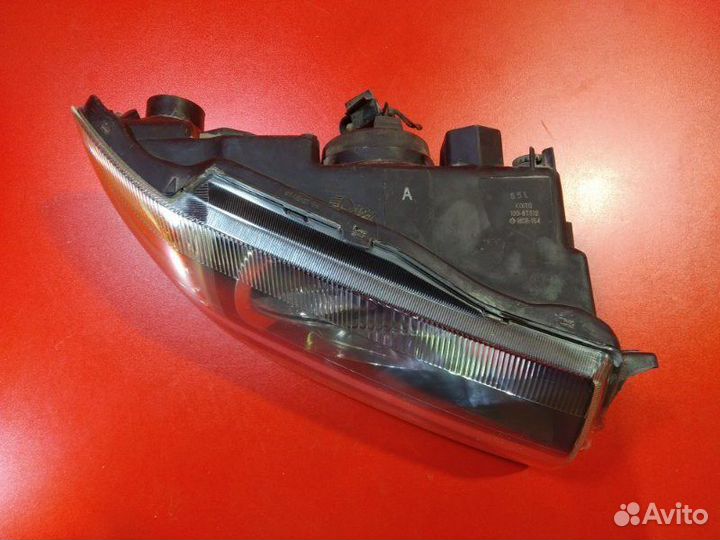 Фара передняя правая Mitsubishi Pajero Io H61W