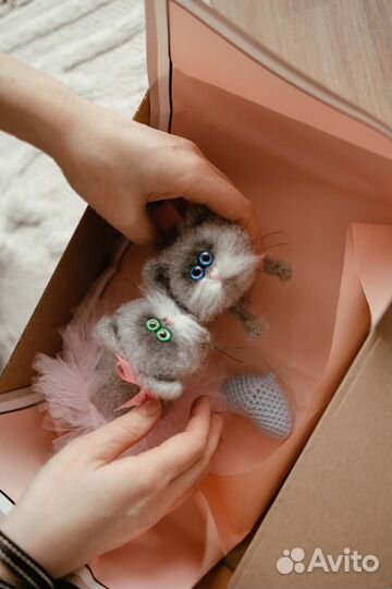 Вязаные котики игрушки ручной работы