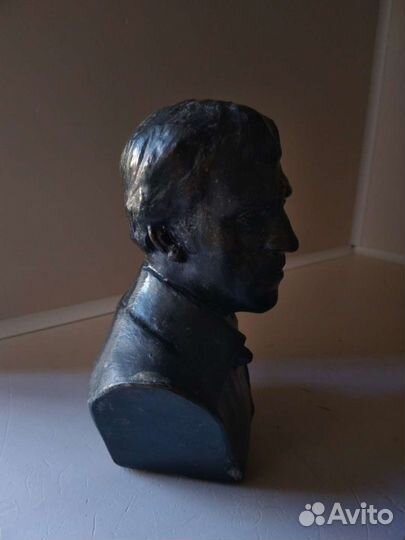 Бюст.В.Высоцкий