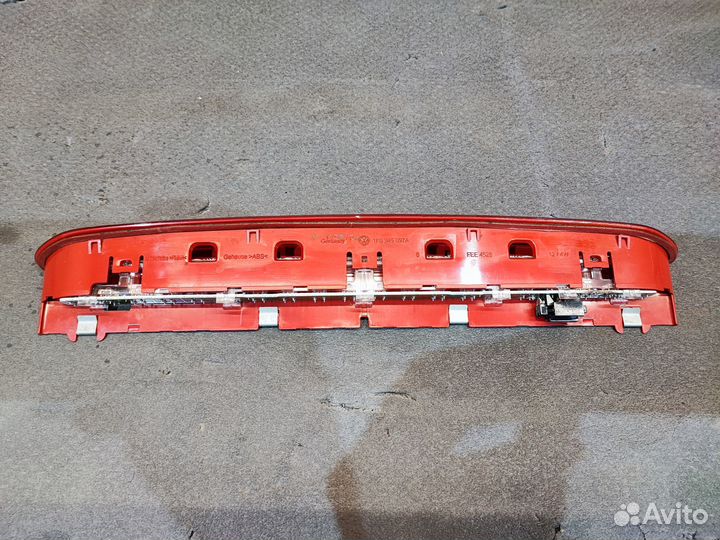 Стоп сигнал крышки багажника Volkswagen Tiguan 5N1