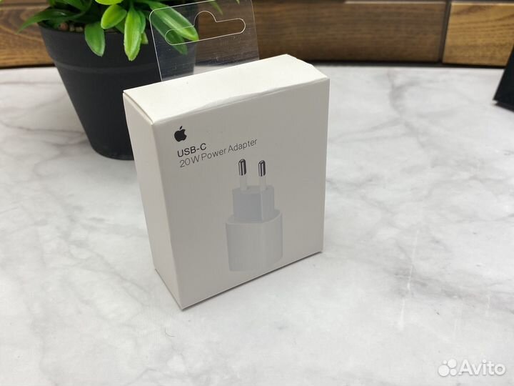Быстрая зарядка для iPhone на 20W