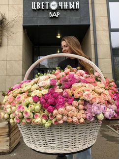 Огромная корзина гигант,букет цветов роз в корзине