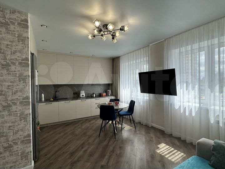 2-к. квартира, 74 м², 4/17 эт.