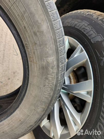 Yokohama BluEarth-A 215/65 R17