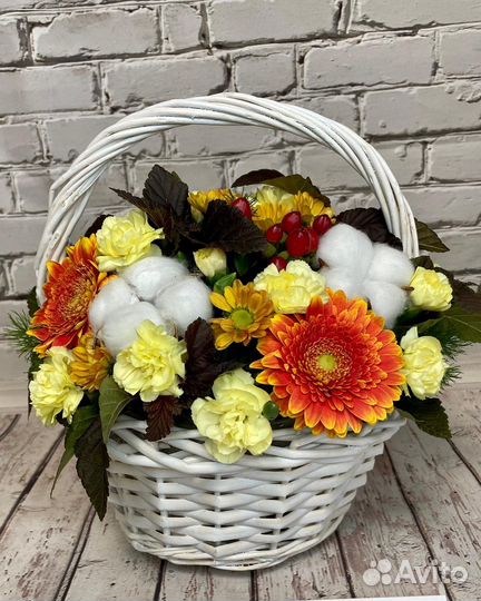 Композиция из живых цветов