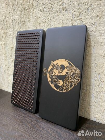 Доски с цельно медными гвоздями и гравировкой