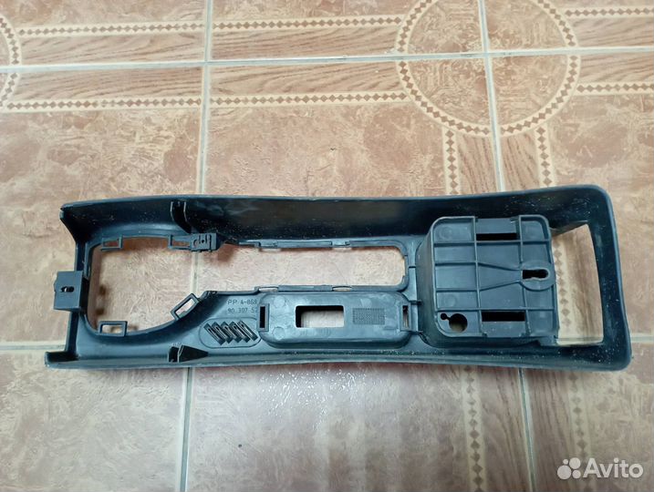 Консоль между сидениями Opel Vectra A 1988–1995