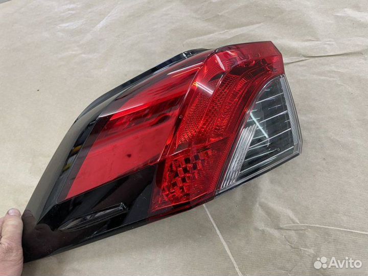 Фонарь наружный задний левый Toyota Rav4