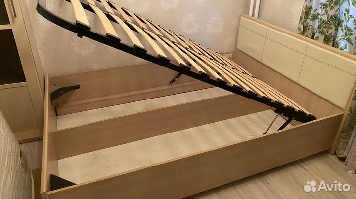 Кровать с подьемным механизмом