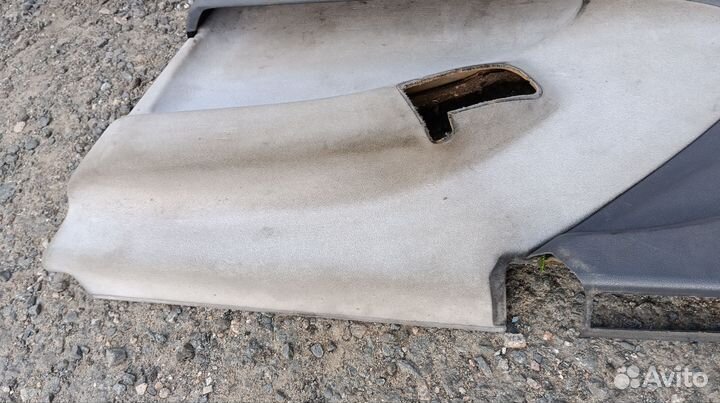 Обшивка правой двери Мерседес Вито 638