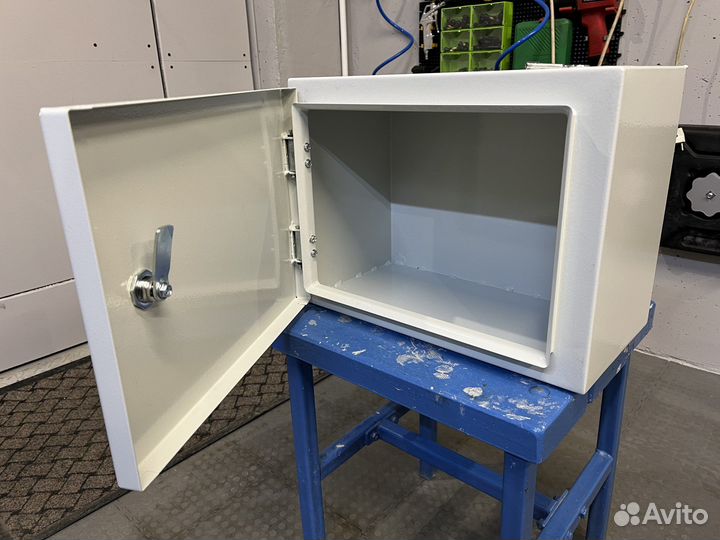 Ящик металлический с замком