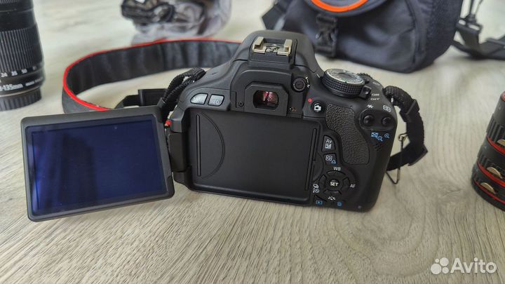 Продам фотоаппарат Canon 600d, пробег 8582 кадра