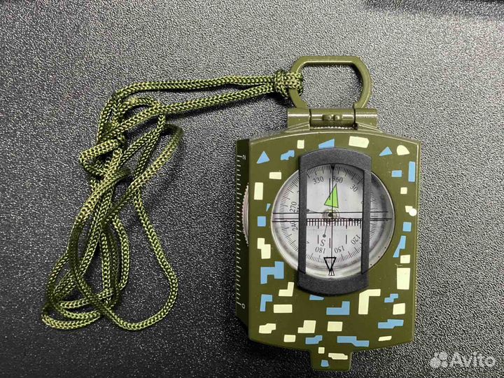 Компас армейский железный пиксель