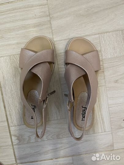 Босоножки женские 36
