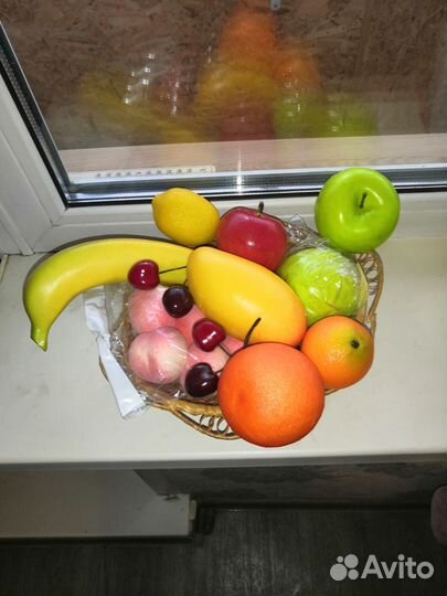 Искусственные фрукты, корзинка