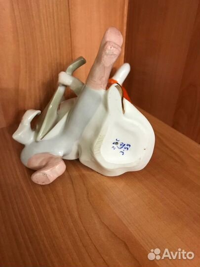 Фарфоровая статуэтка 