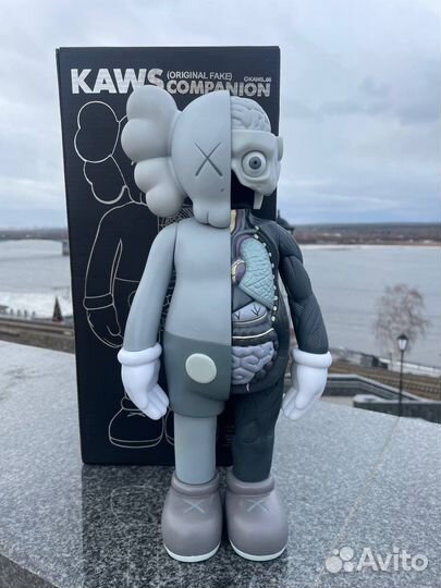 Коллекционная фигурка kaws