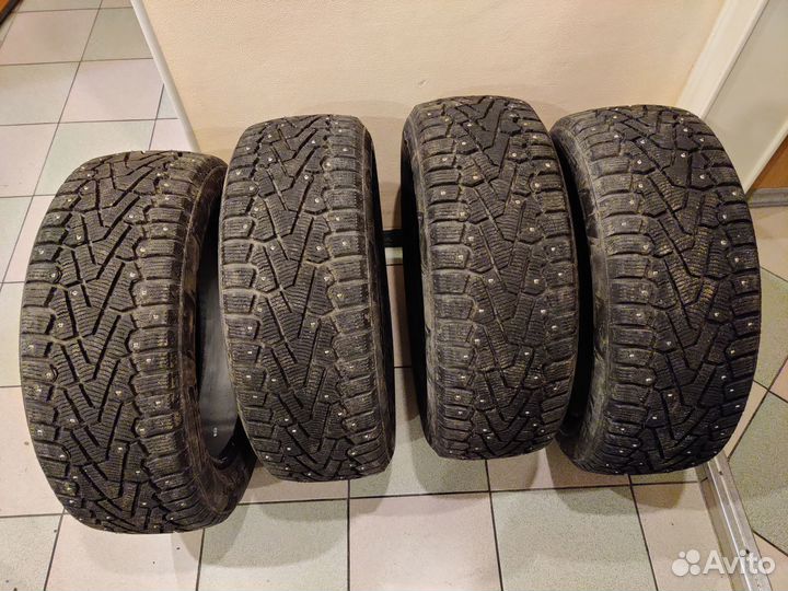 Pirelli Ice Zero 215/55 R17 98T
