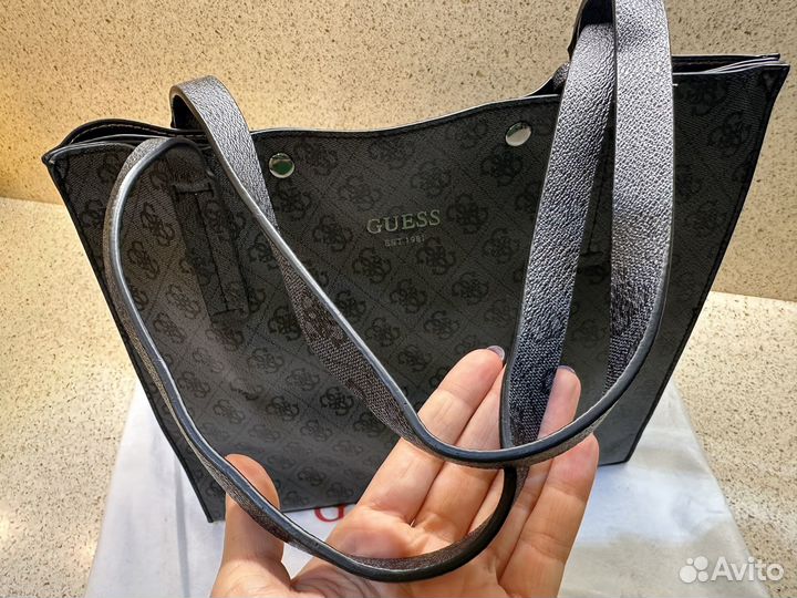 Сумка Guess в фирменном чехле