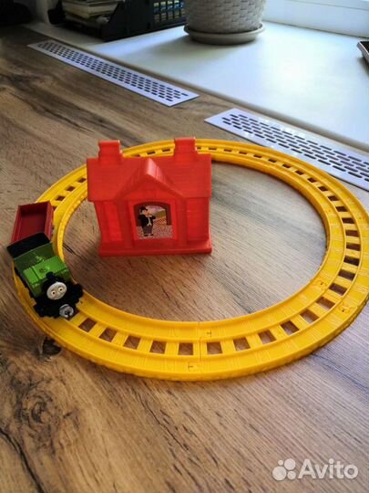 Наборы железных дорог Томас и его друзья