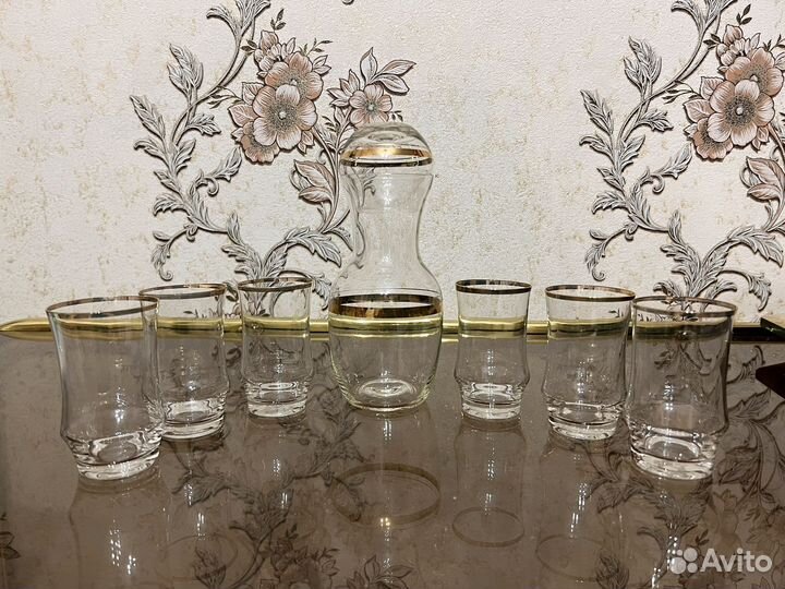 Кувшин с бокалами