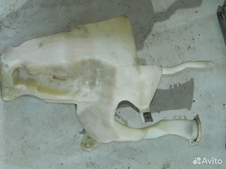 Бачек стеклоочистителя мицубиси спейс стар