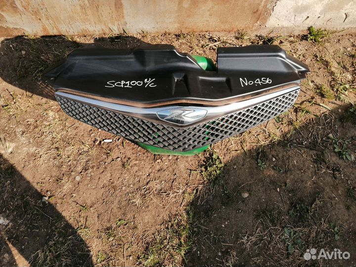 Решётка в передний бампер Toyota Ractis