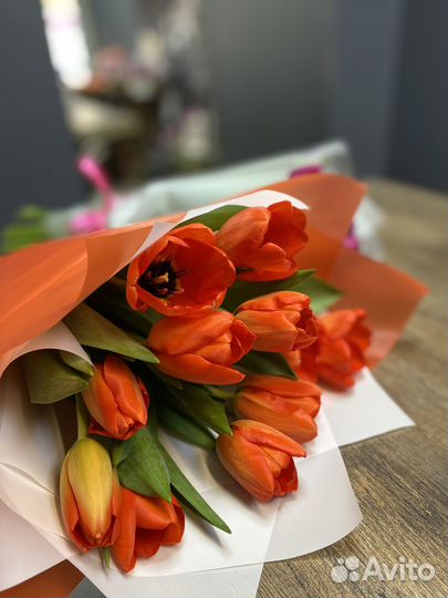 Нежный букет из 11 тюльпанов в упаковке