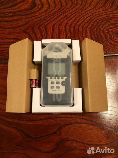 Рекордер и звуковая карта Zoom H4n Pro