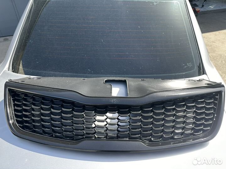 Решетка радиатора Kia Rio 3