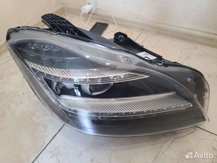 Фара Mercedes W218, Мерседес 218