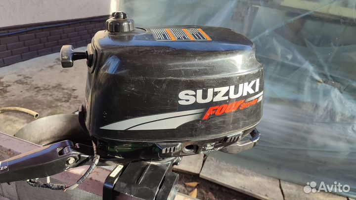 Лодка Yukona 330 с мотором 5лс.4т