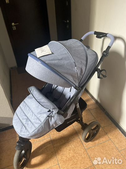 Коляска трехколесная