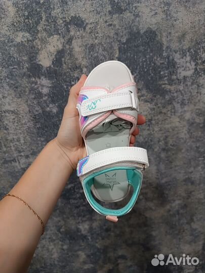 Сандалии для девочки 31 32 новые