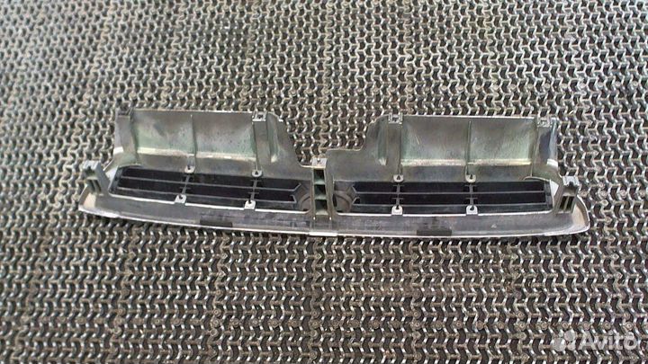 Решетка радиатора Subaru Legacy (B11), 1995