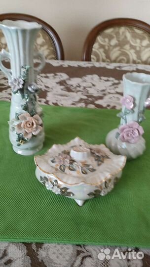 Фарфоровые вазы, сахарница