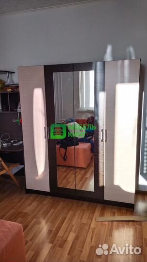 Шкаф с зеркалом