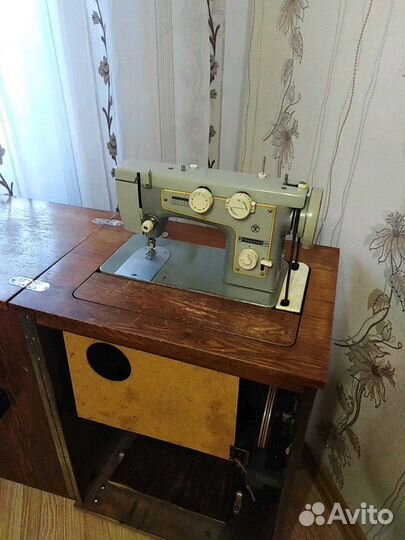 Швейная машина Подольск 142