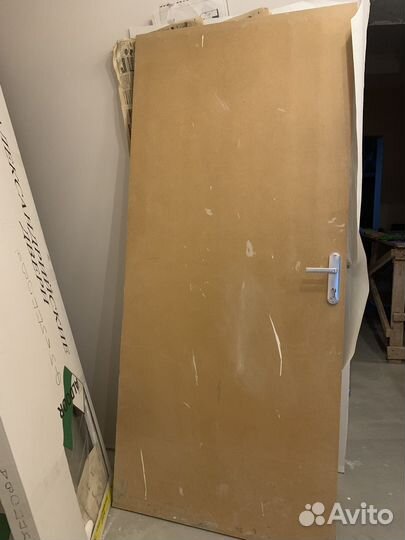 Дверь входная деревянная