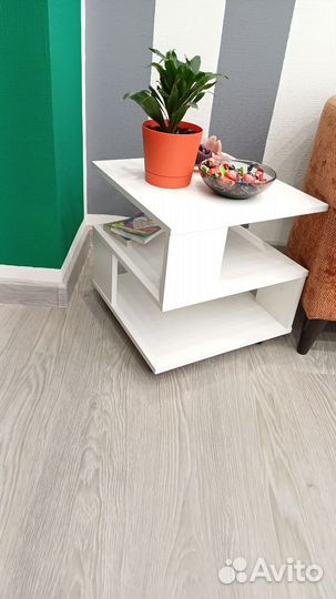 Журнальный столик и полка