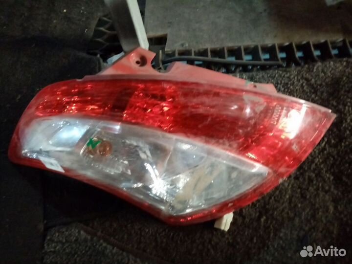Фонарь задний левый Suzuki Swift ZC72S