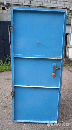 Металлическая дверь бу