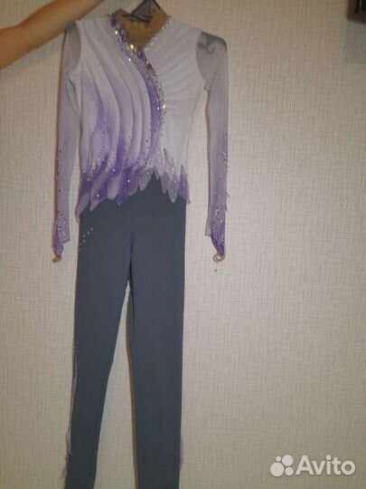 Костюм для выступлений по фигурному катанию