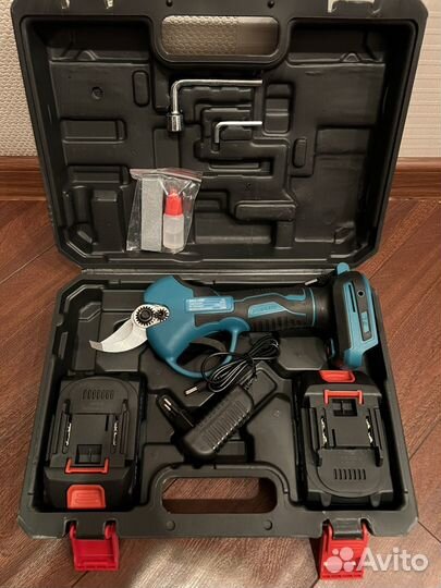 Секатор Makita бесщеточный 48v