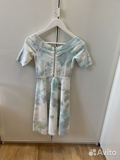 Платье guess с водным рисунком