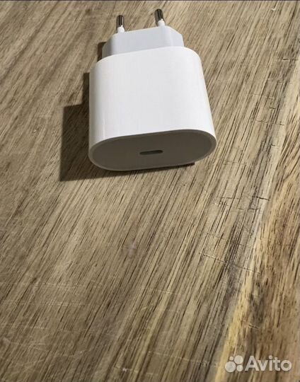 Оригинальная зарядка на iPhone