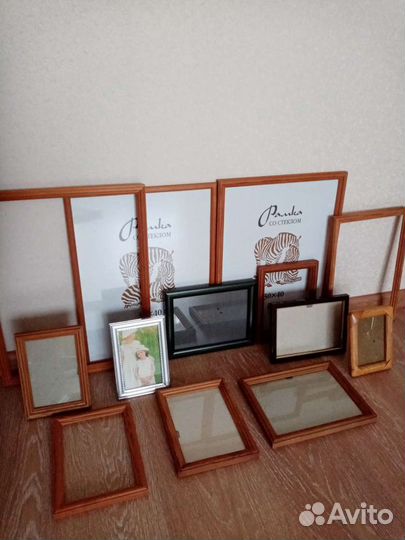 Рамки для фото и рисунков, жалюзи, балясины, гель